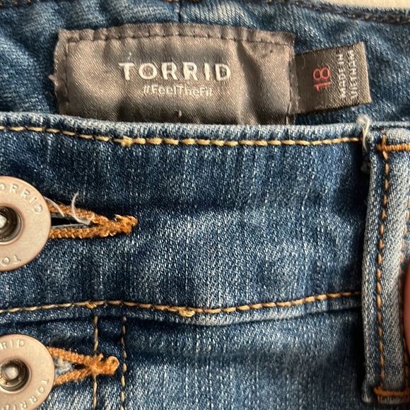 Torrid medium blue denim shorts size 18 - Picture 2 of 8